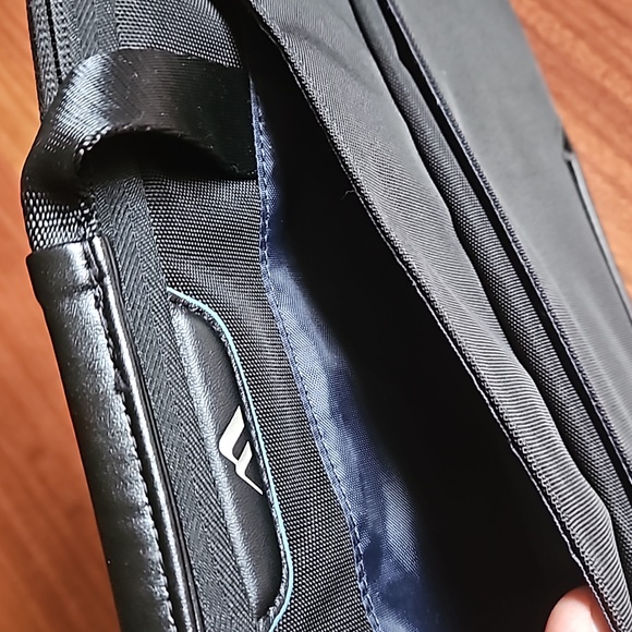 Brenthaven Elliot Lap Top Sleeve Case Fully Padded Protection up to 4' Drop NWOT - Picture 2 of 15